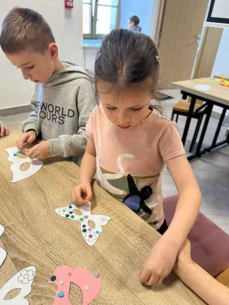 image-1206179821296545